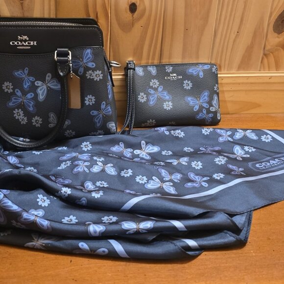 LIKE NEW! Authentic Coach corner zip wristlet  - Butterfly Print - Picture 7 of 7